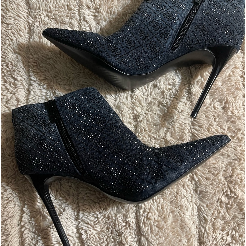 Guess Navy Rhinestone embellished stiletto Heel ankle Booties NEW size 7.5